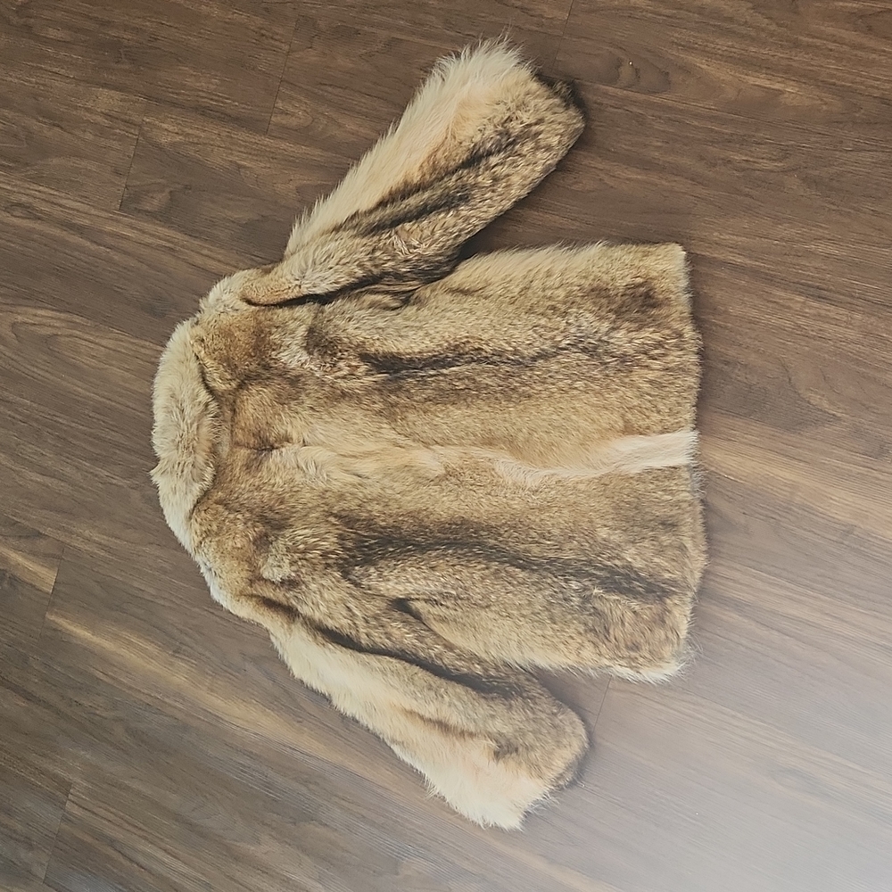 New Canadian Fur Co. Authentic Natural Letout Coyote Fur Jacket/ Coat - Picture 14 of 17